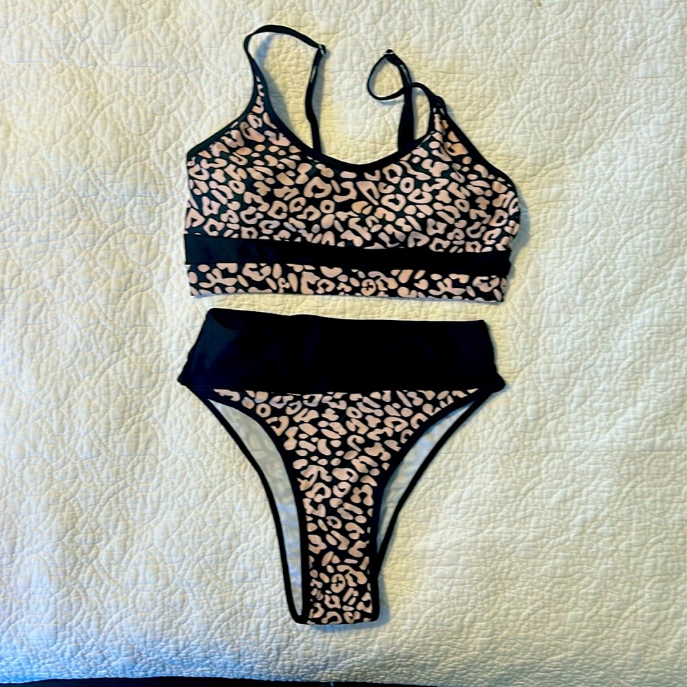 Bad Habit Boutique NWOT Leopard Print bikini- size Small
